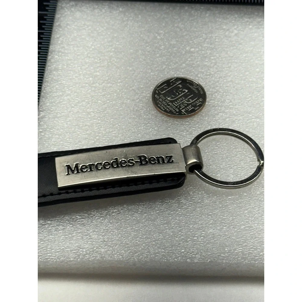 Mercedes Benz of Gilbert Keychain Leather Metal Silver Tone Key‎ Ring Key Fob
